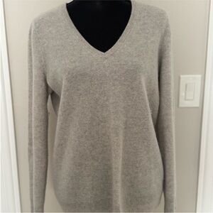 NWT C by Bloomingdale's Cashmere Women’s Classic V-Neck Sweater in Light Gray XL